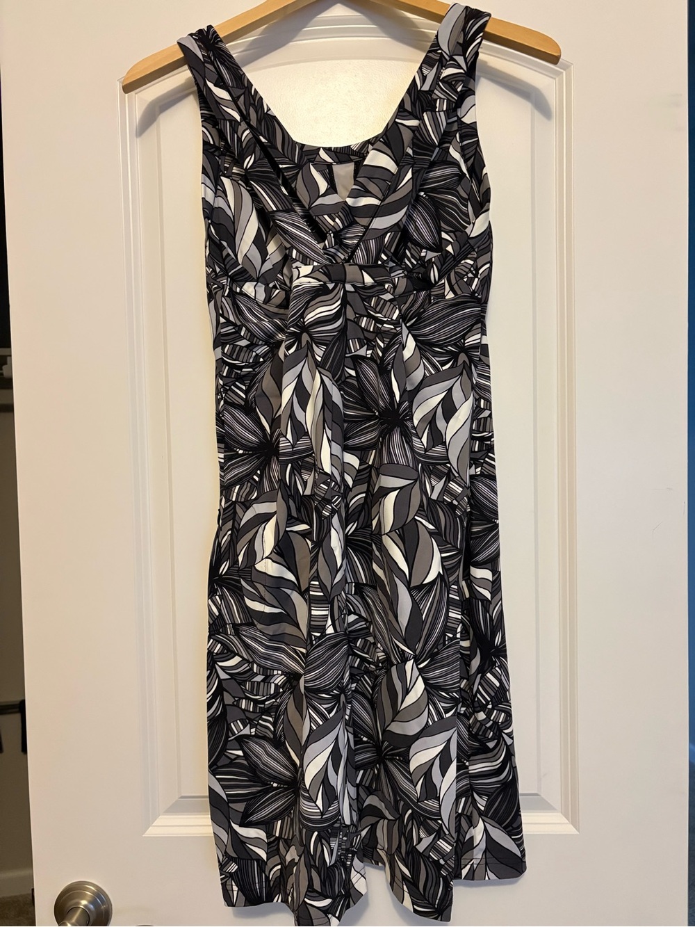 Title Nine Sleeveless Black & White Sundress - Picture 3 of 6